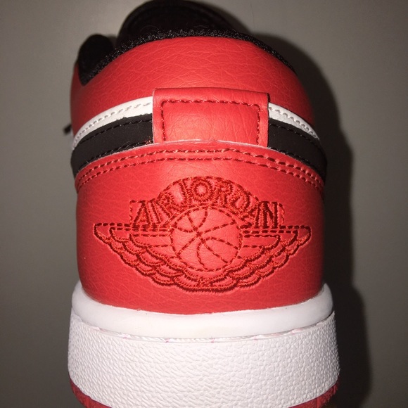 !!SOLD!! Air jordan 1 low black toe 🌹 - Picture 3 of 8